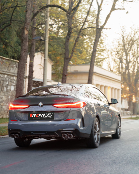 Axle-Back-Auspuffanlage L/R: BMW M235i Sportauspuff mittig, mit 1 integrierten Klappe, inkl. CH Genehmigung
